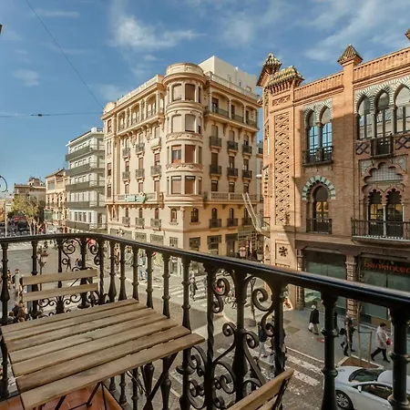 Avanti La Campana, Con Un Balcon Que Te Enamorara Del Ambiente De Sevilla Exterior photo
