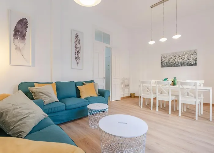 Avanti La Campana, Con Un Balcon Que Te Enamorara Del Ambiente De Sevilla
