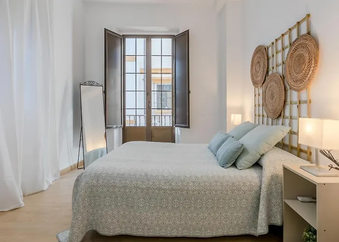 Avanti La Campana, Con Un Balcon Que Te Enamorara Del Ambiente De Sevilla