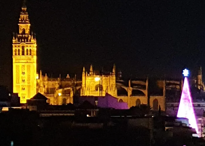 Avanti La Campana, Con Un Balcon Que Te Enamorara Del Ambiente De Sevilla
