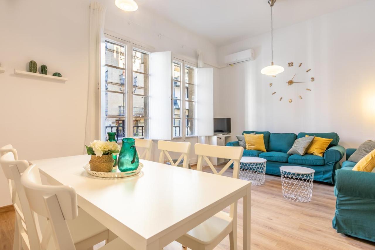 Apartamento La Campana, Con Un Balcón Que Te Enamorará Del Ambiente De